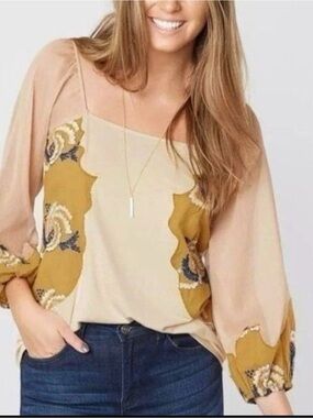 Gimmicks by The Buckle, sheer embroidered blouse. Size XS NWOT.
